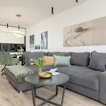 Comfortable Apartment, River View, Indoor Pool